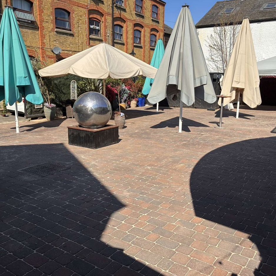491339536_122129216324790213_1276754318138349782_n Commercial seating area after pressure washing in Kent